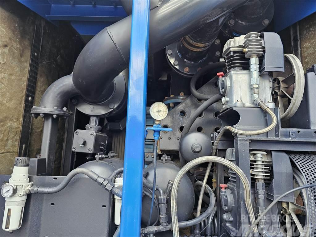 MAN TGS 35.400 Saugbagger KAISER MORO Vacuum suction - Kombinētās vakumsūkņa mašīnas
