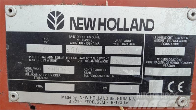 New Holland 4900 med Spragelse ballevogn Ķīpu preses